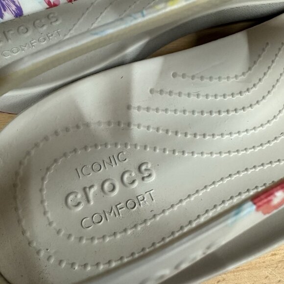 Crocs Serena Flip Sandals Women’s Size 11 White Floral Print Slingback Comfort - Picture 5 of 7